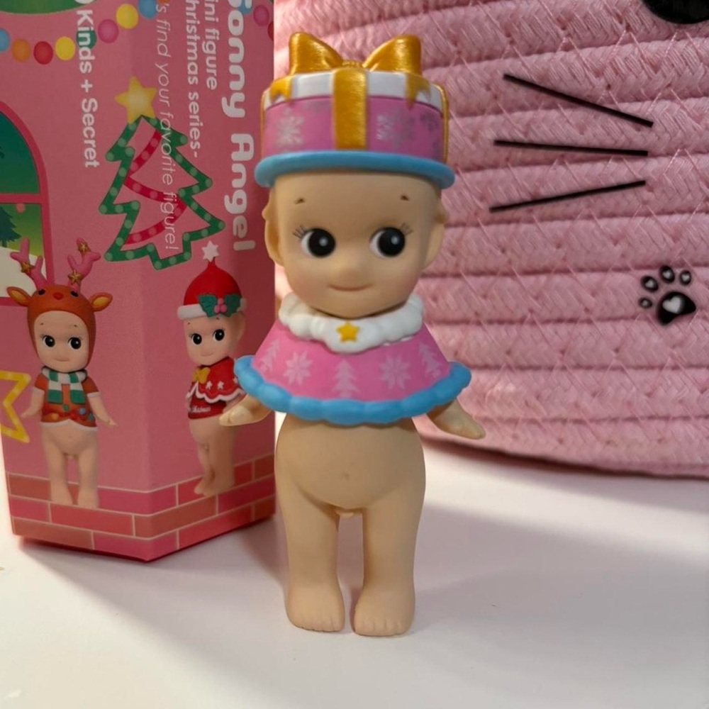 UNREFINED Christmas Series Sonny Angel - Pink and Gold